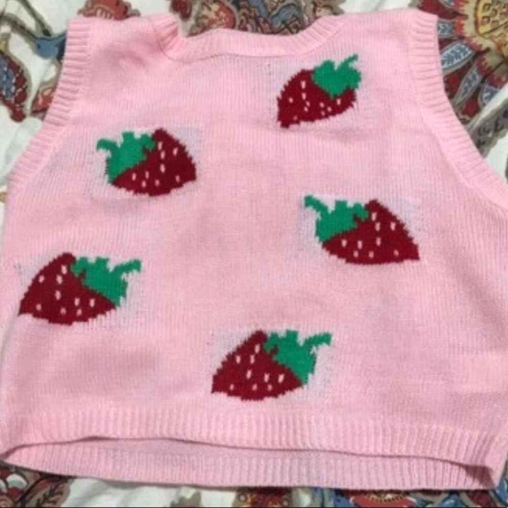 Baby pink crewneck strawberry sweater vest cropped